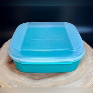 TUPPERWARE STORZALOT CONTAINER 8.5 X 7 X 3